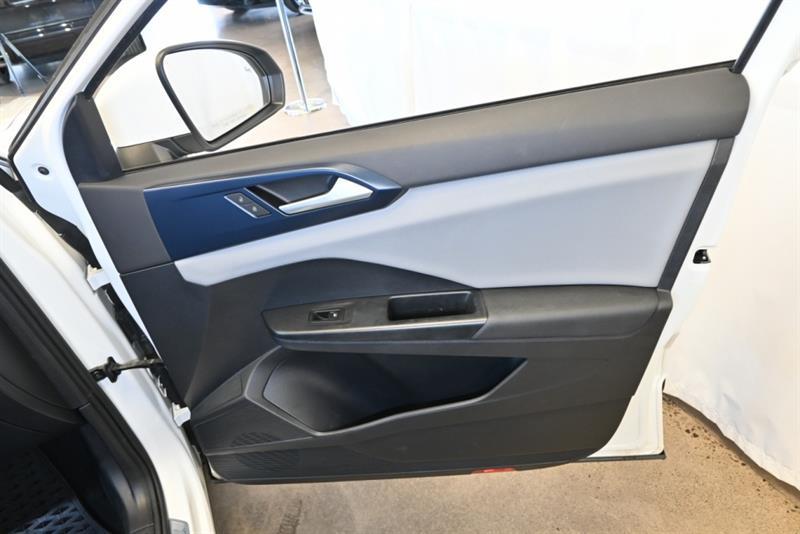 2022 Volkswagen Taos - Image 30