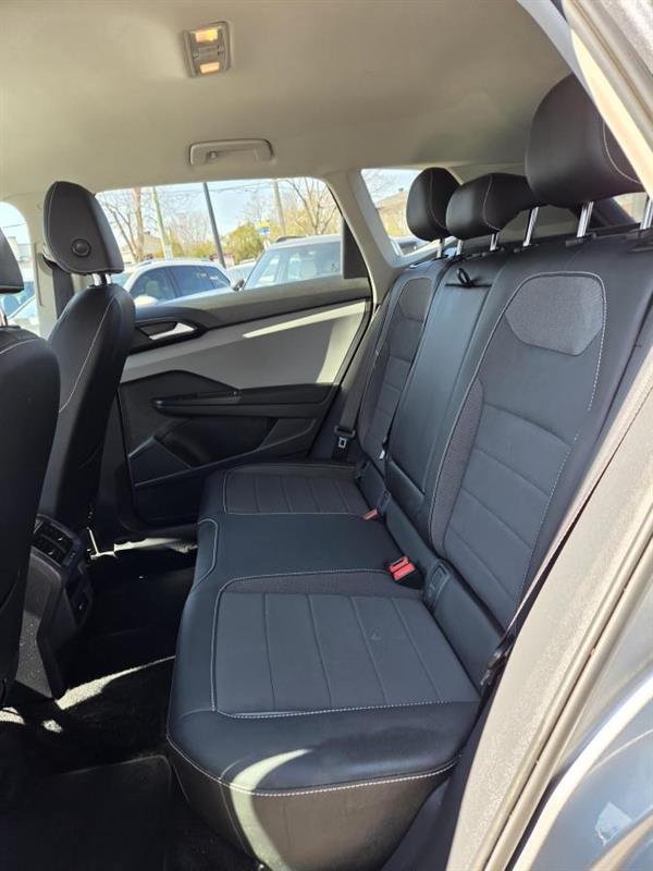 2022 Volkswagen Taos - Image 13