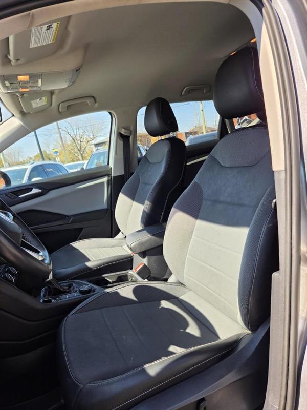 2022 Volkswagen Taos - Image 16