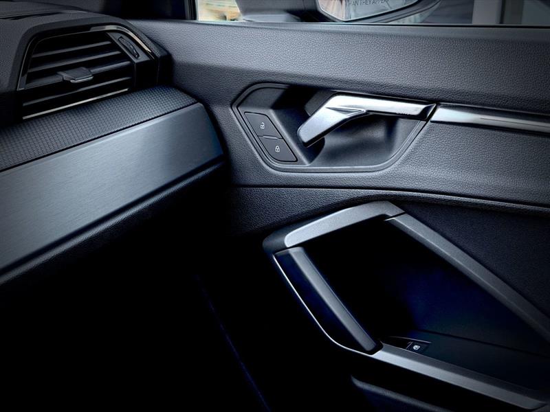 audi Q3 2019 - 36