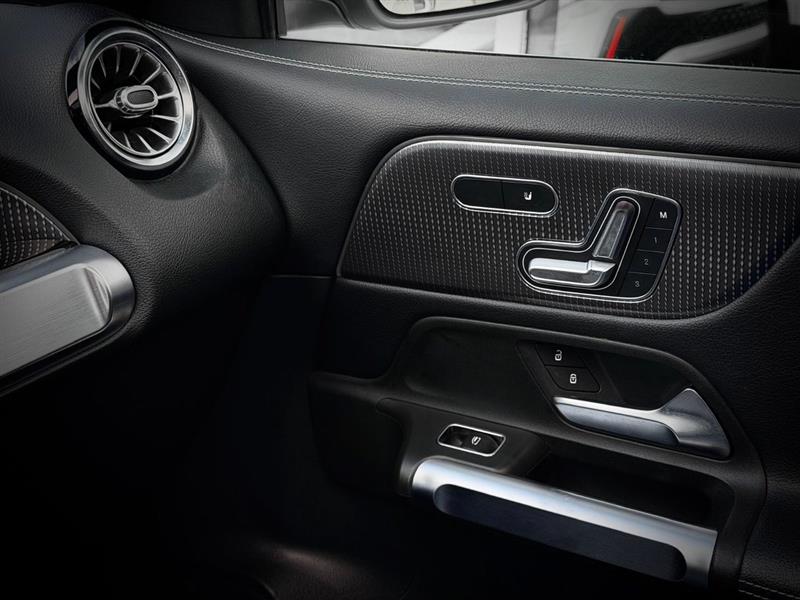 mercedes-benz GLB 2021 - 31