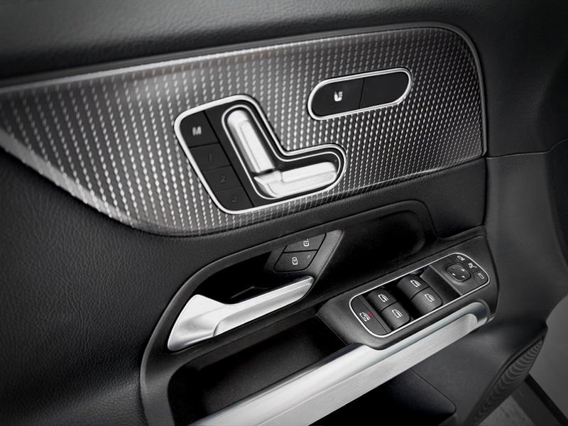 mercedes-benz GLB 2021 - 32