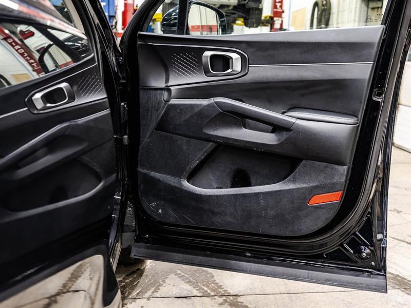 2025 Kia Sorento - Image 18