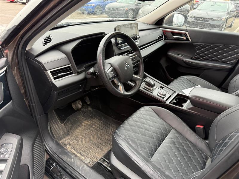 2023 Mitsubishi Outlander - Image 4