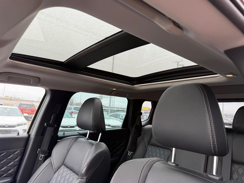 2023 Mitsubishi Outlander - Image 9