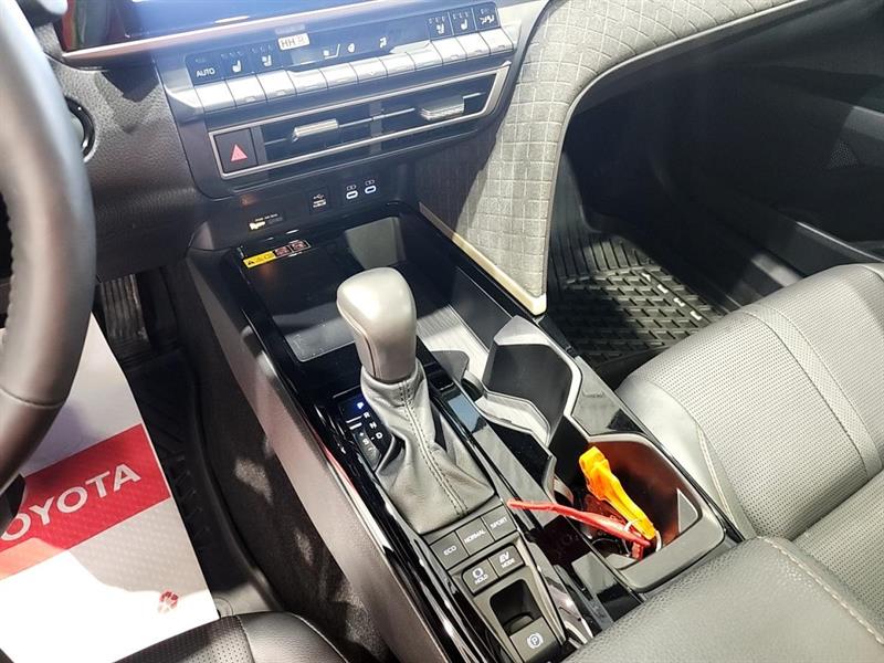 toyota Camry Hybrid 2025 - 13