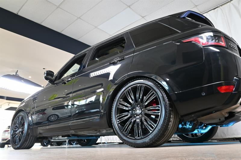 2020 Land Rover Range Rover - Image 12