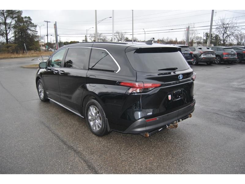 2021 Toyota Sienna - Image 3