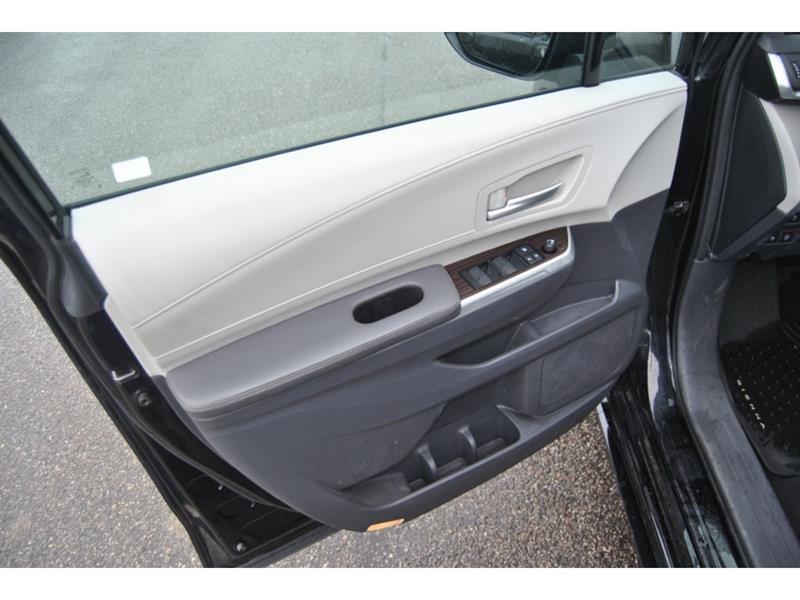 2021 Toyota Sienna - Image 12