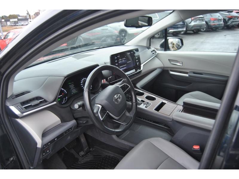 2021 Toyota Sienna - Image 13