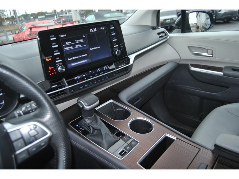 2021 Toyota Sienna - Image 16