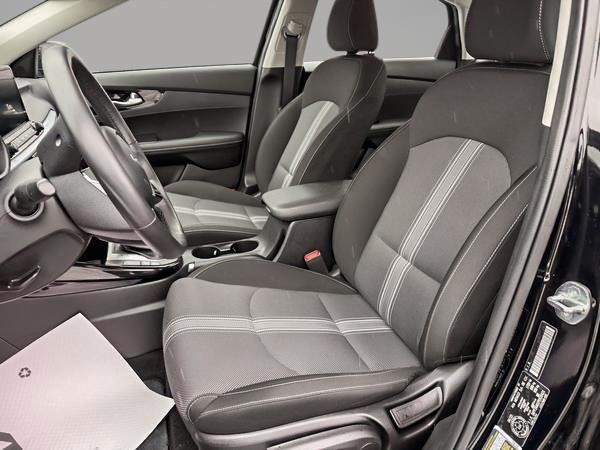 kia Forte 2023 - 11