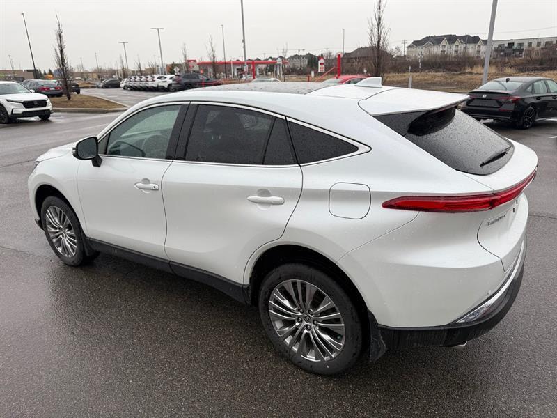 2023 Toyota Venza - Image 3