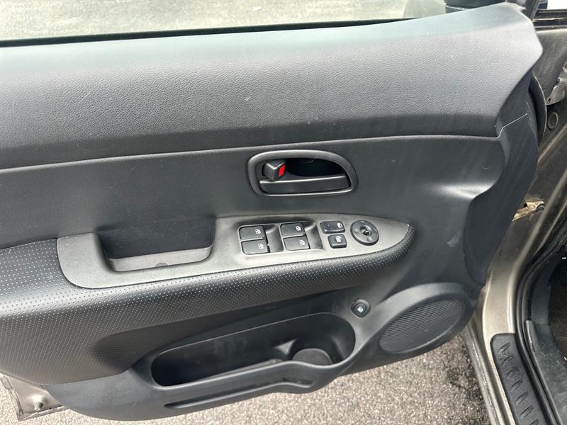 Kia Rondo 12