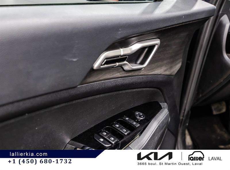 2025 Kia Sportage - Image 12