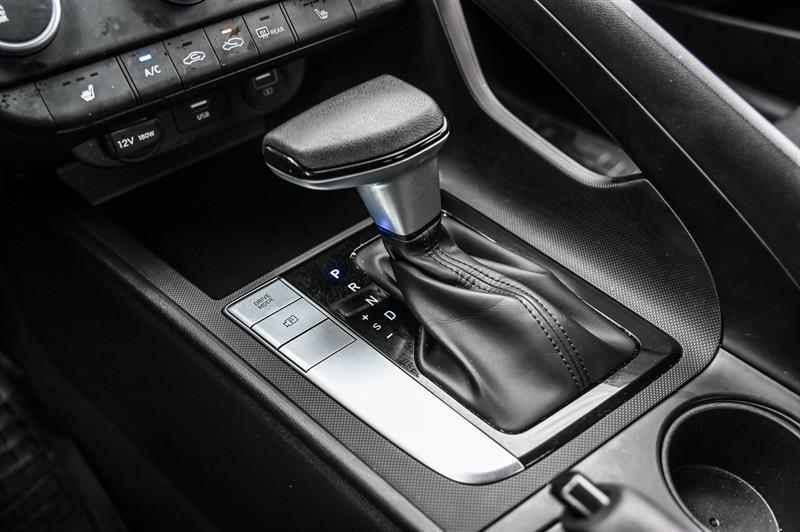 2022 Hyundai Elantra - Image 13