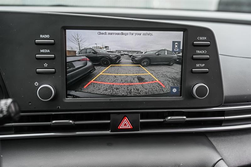 2022 Hyundai Elantra - Image 15