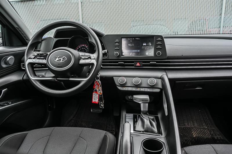 2022 Hyundai Elantra - Image 17