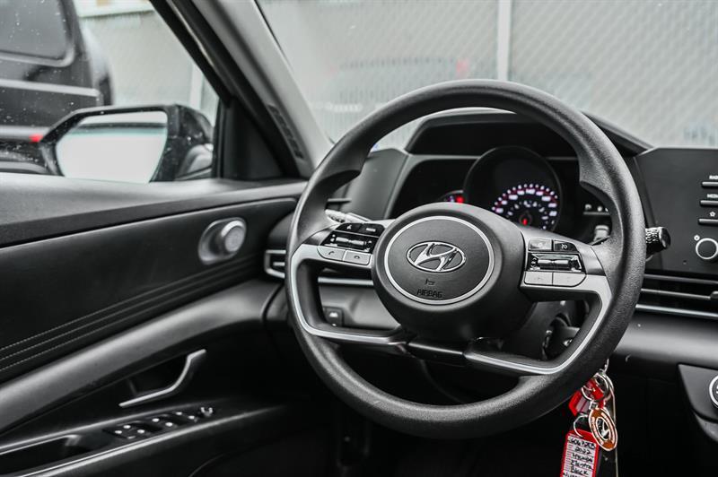 2022 Hyundai Elantra - Image 18