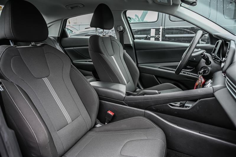 2022 Hyundai Elantra - Image 21