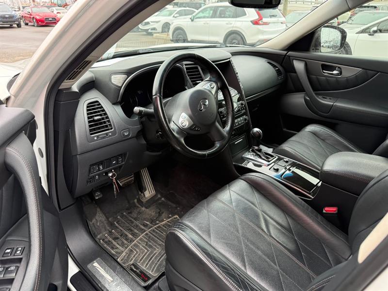 2017 Infiniti QX70 - Image 10