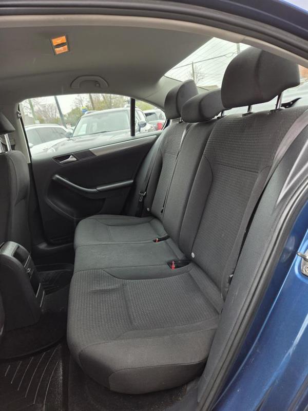 volkswagen Jetta 2016 - 13