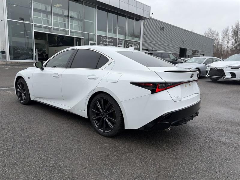 lexus IS 300 2024 - 10