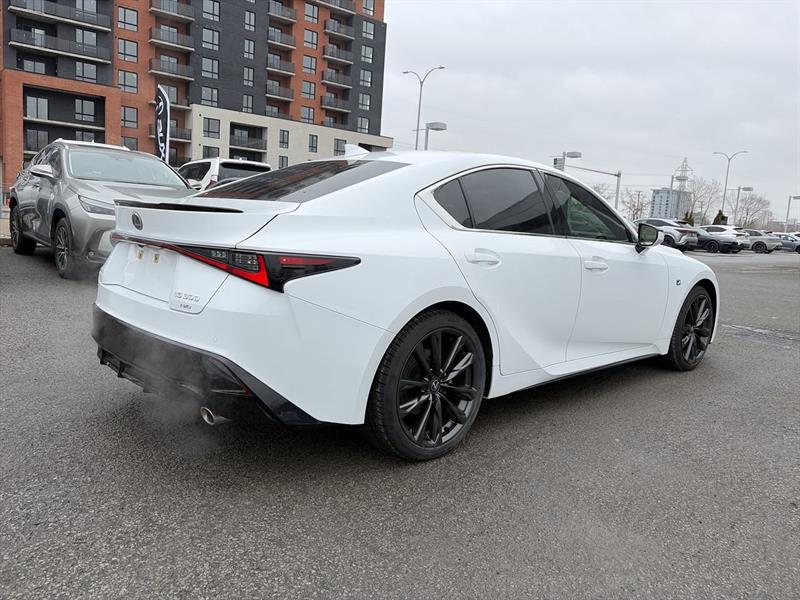 lexus IS 300 2024 - 14