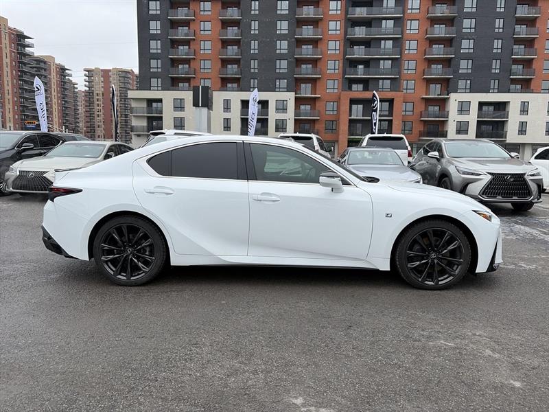 lexus IS 300 2024 - 16