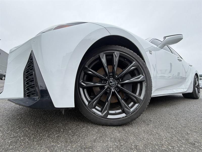 lexus IS 300 2024 - 18