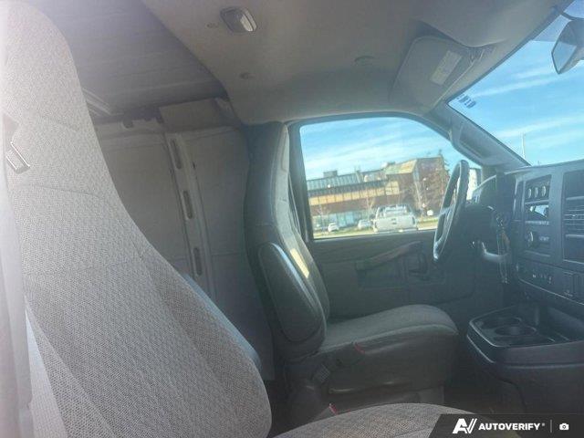 gmc Savana Cargo Van 2023 - 25