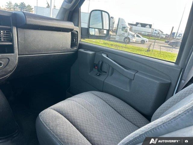 gmc Savana Cargo Van 2023 - 28