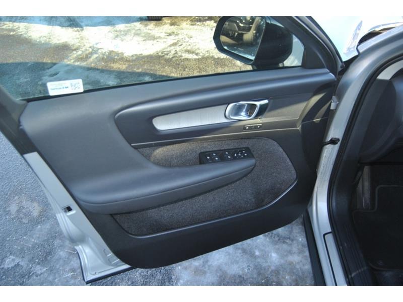 2023 Volvo C40 - Image 12