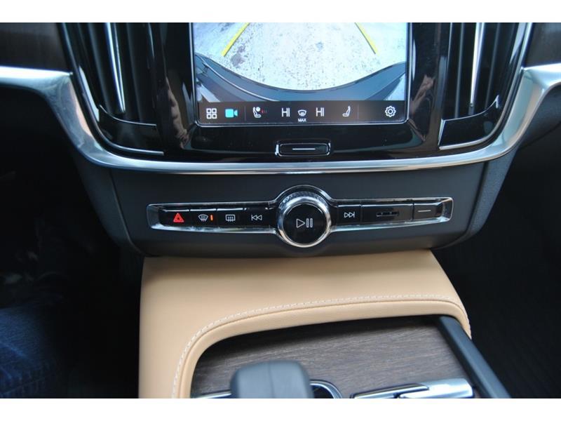 2022 Volvo V90 - Image 21
