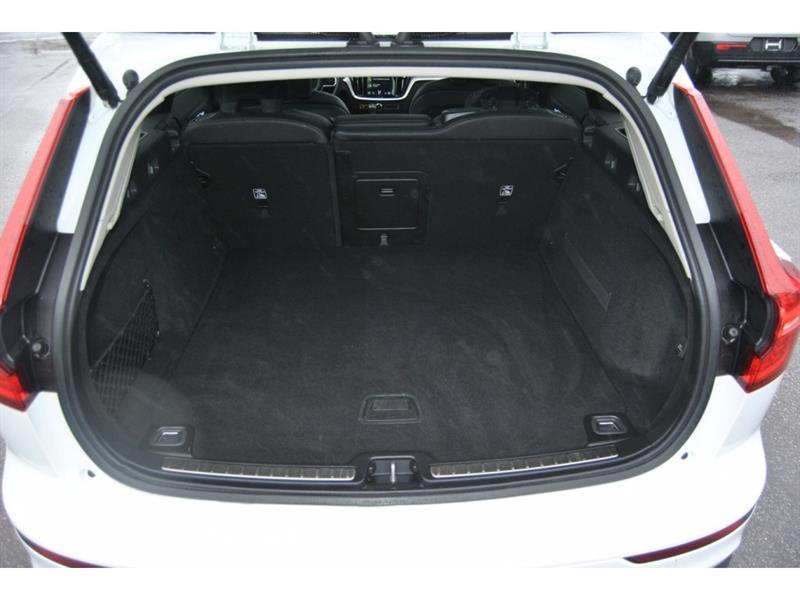 2020 Volvo V60 - Image 11