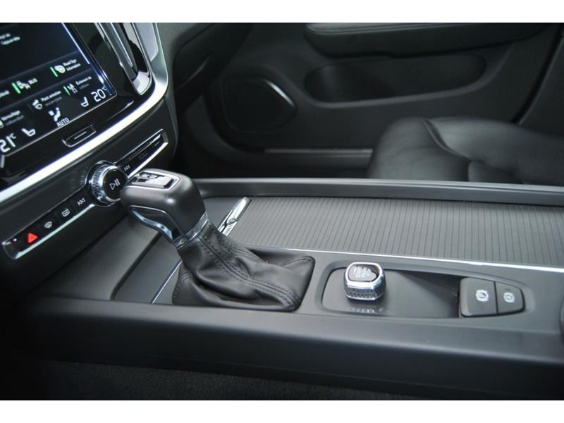 2020 Volvo V60 - Image 22