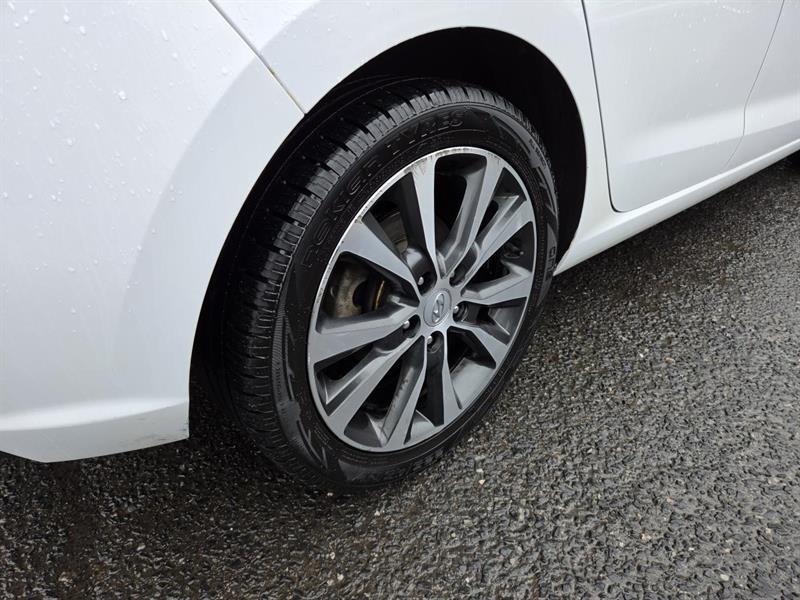 2018 Hyundai Elantra - Image 8