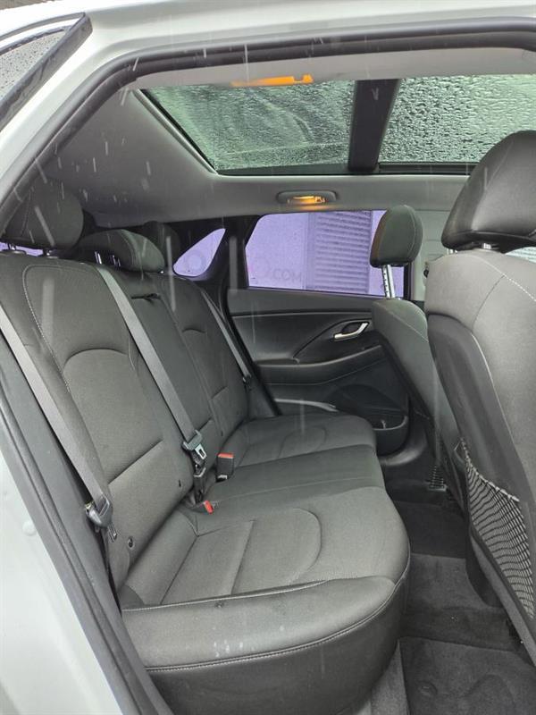 2018 Hyundai Elantra - Image 12