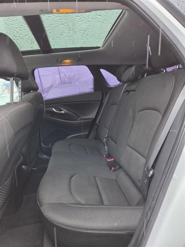 2018 Hyundai Elantra - Image 13