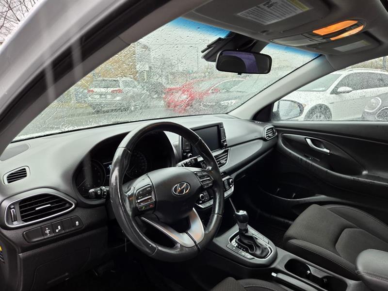 2018 Hyundai Elantra - Image 15