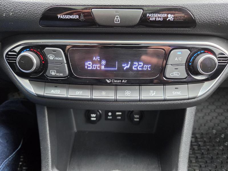 2018 Hyundai Elantra - Image 22