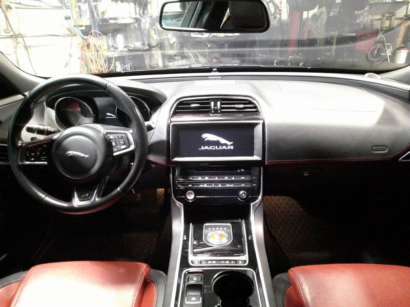 jaguar XE 2017 - 13