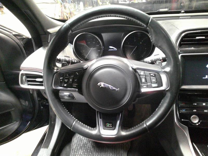 jaguar XE 2017 - 14