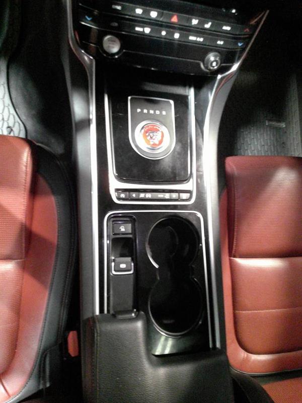 jaguar XE 2017 - 15