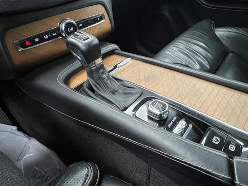 volvo XC90 2018 - 26