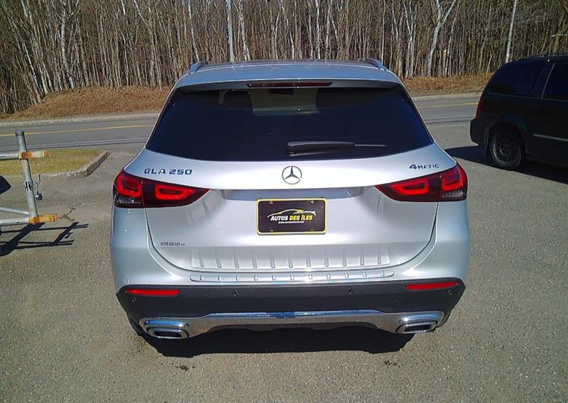 mercedes-benz GLA 2023 - 12