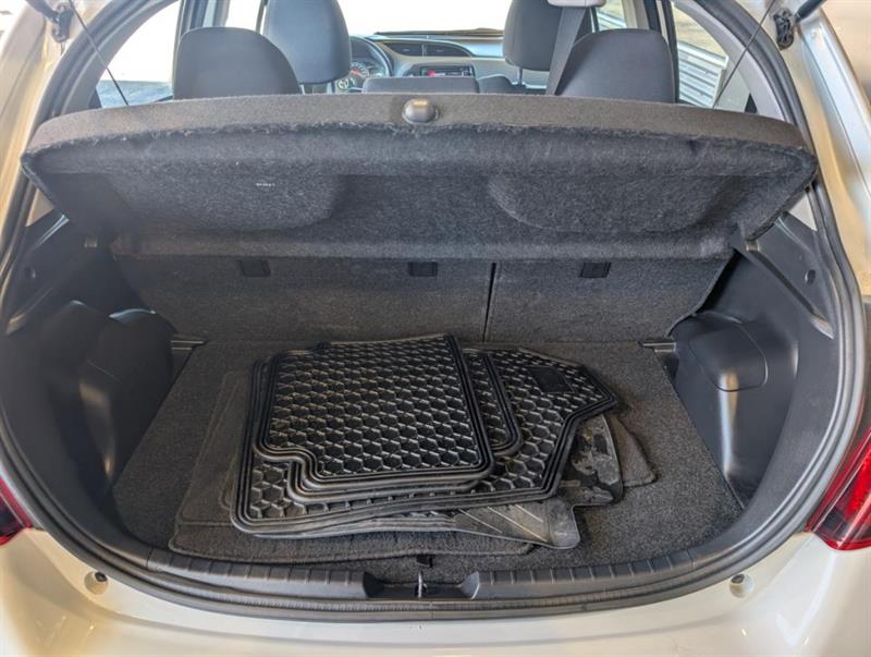 toyota Yaris 2015 - 21