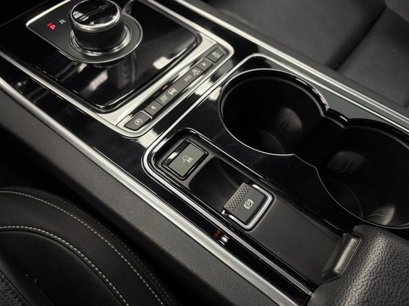 jaguar XE 2017 - 30