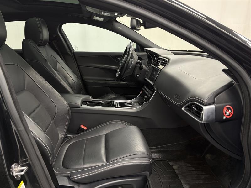 jaguar XE 2017 - 34
