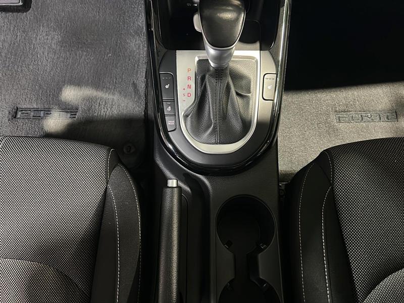 kia Forte5 2023 - 13
